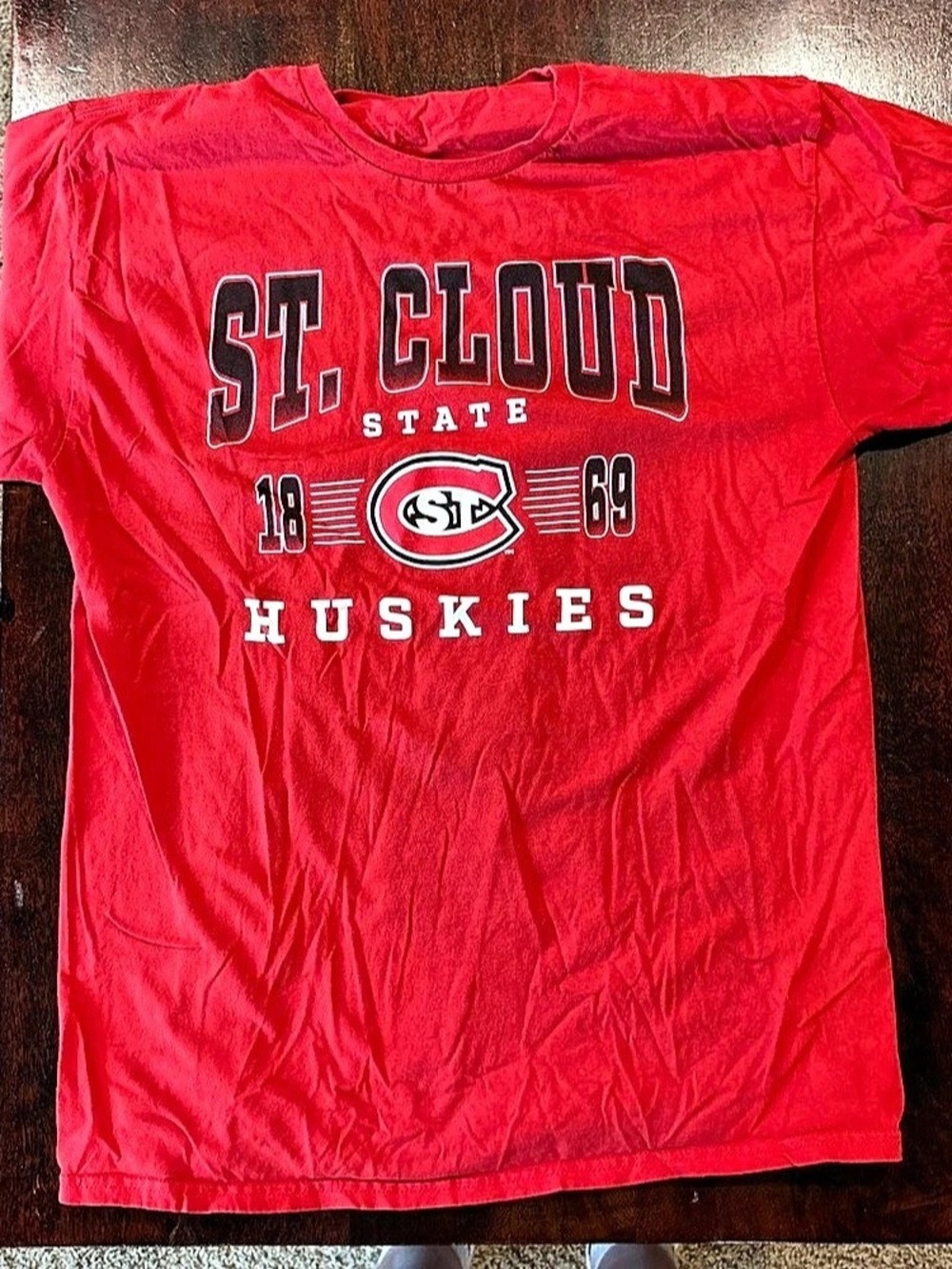 St. Cloud State Huskies graphic tee Red Short Sleeve Tee